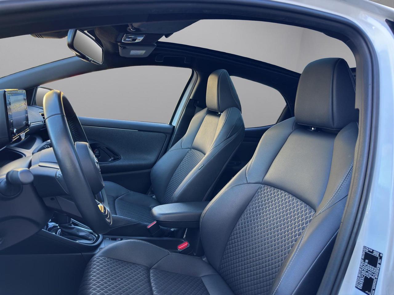 Toyota Yaris 1.5h Lounge