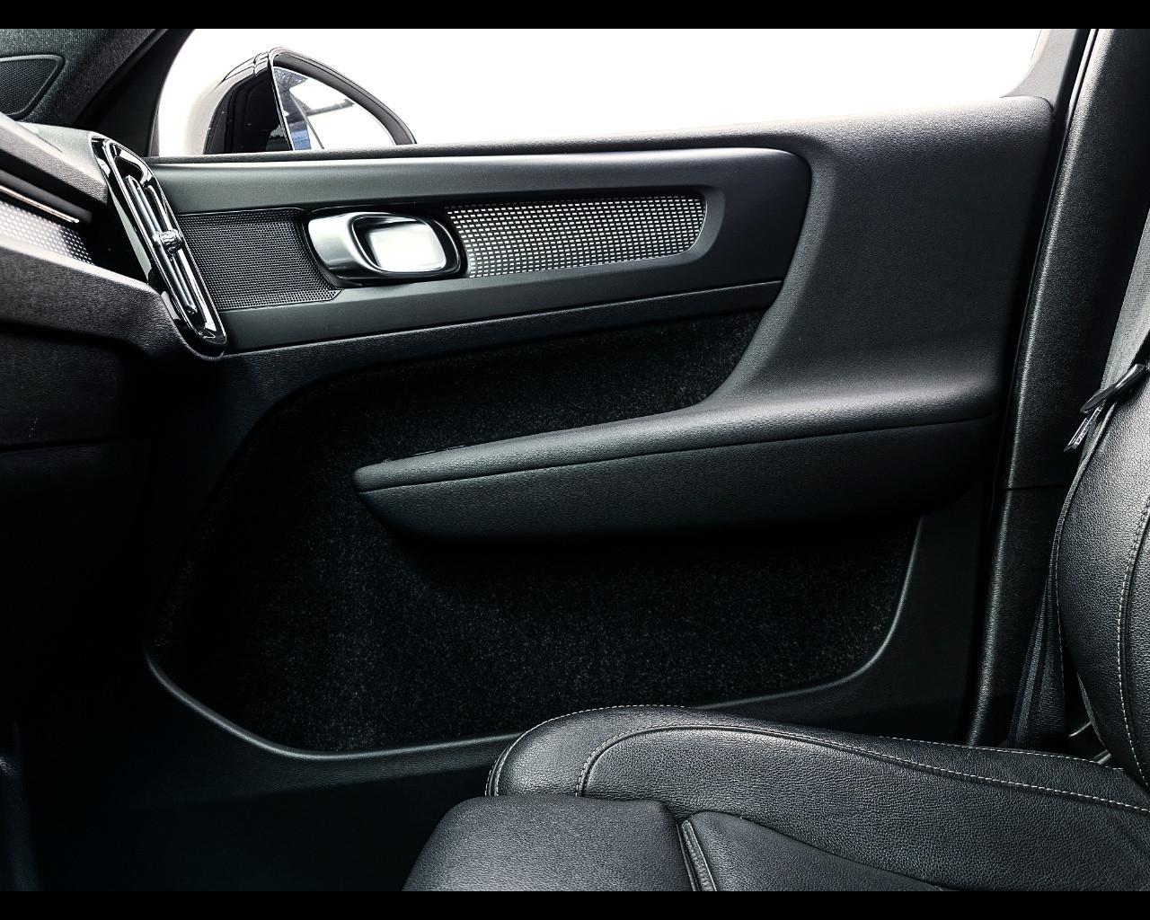VOLVO XC40 (2017--->) - XC40 D3 AWD Geartronic R-design