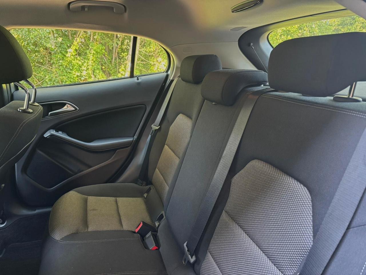 Mercedes-benz GLA 200 180 d Business