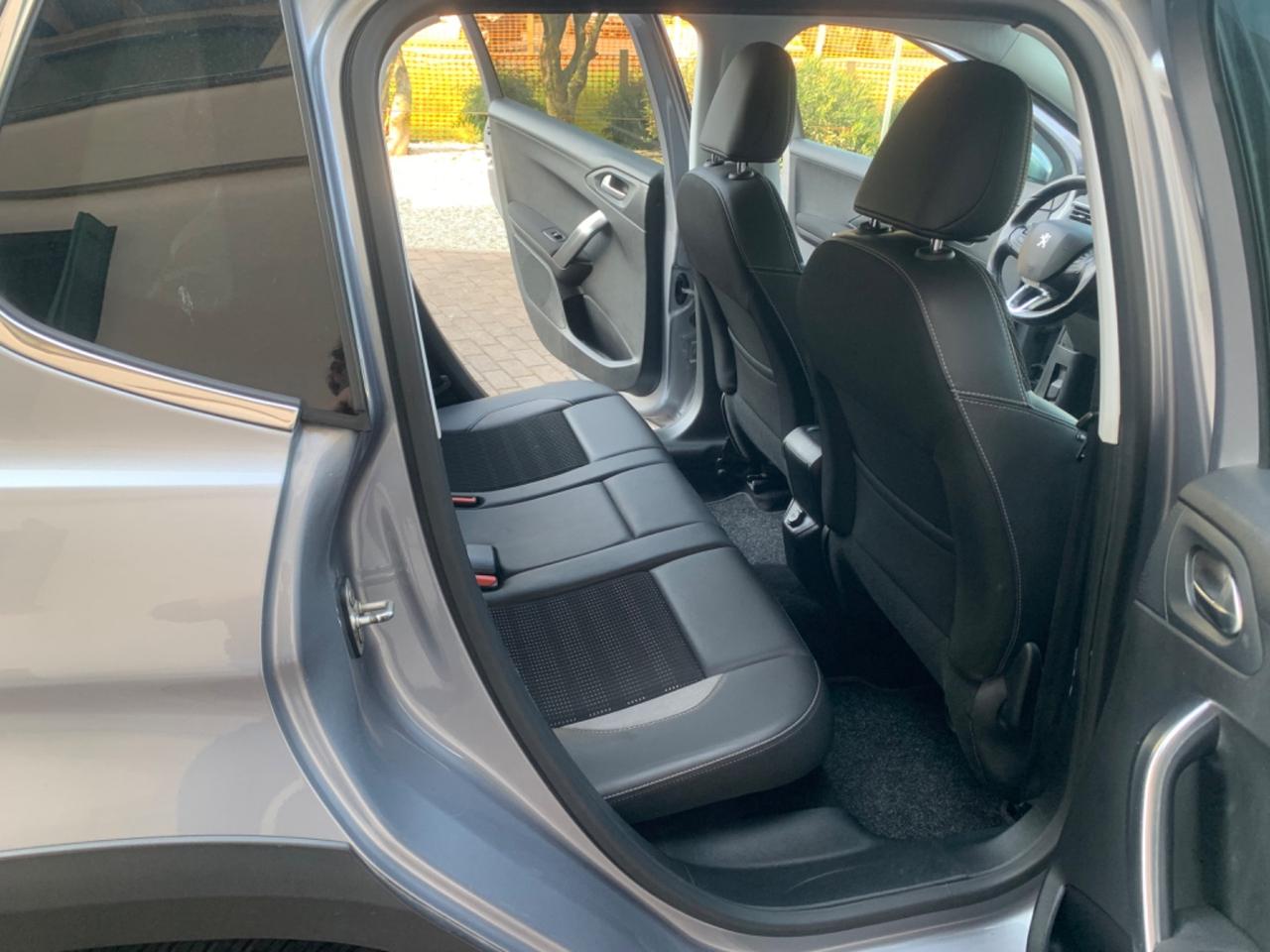 Peugeot 2008 BlueHDi 100 Allure