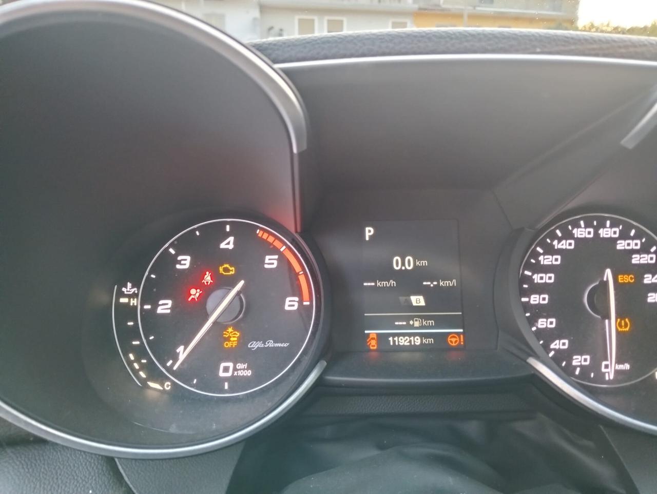 Alfa Romeo Giulia 2.2 TDI 180cv 2017 Sinistrata