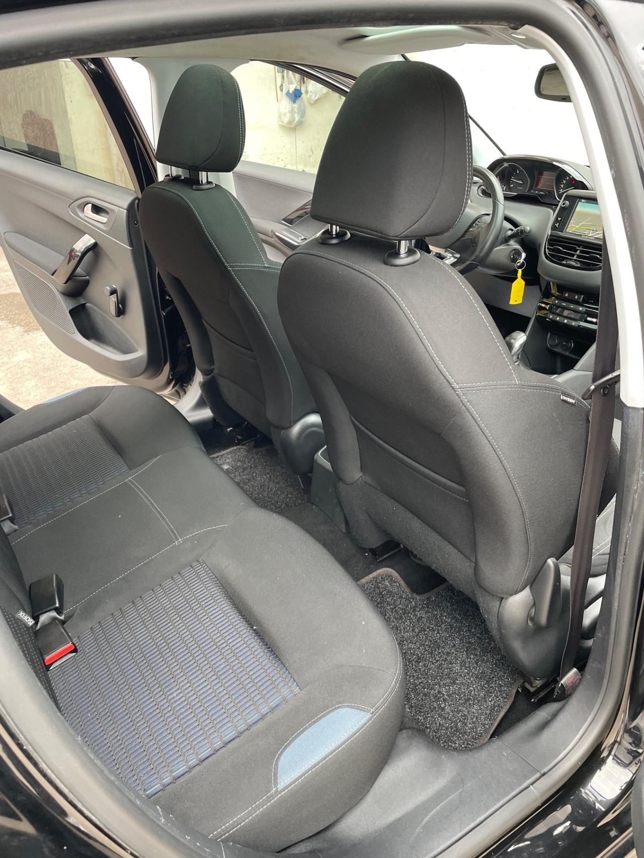 Peugeot 208 1.4 HDi 68 CV 5 porte Allure tetto nav gomme nuove