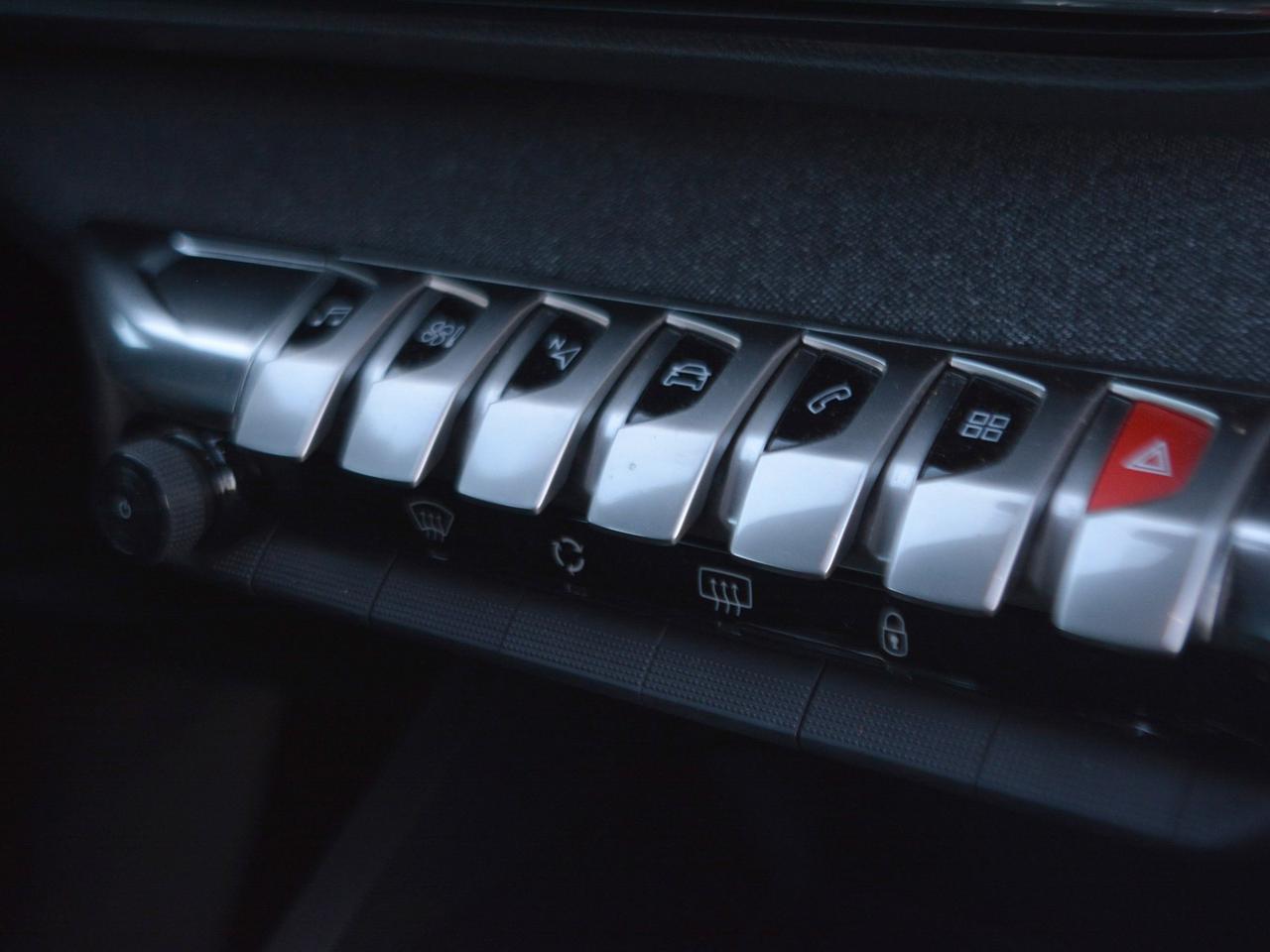 Peugeot 3008 1.2 puretech turbo allure pack eat8 s&s