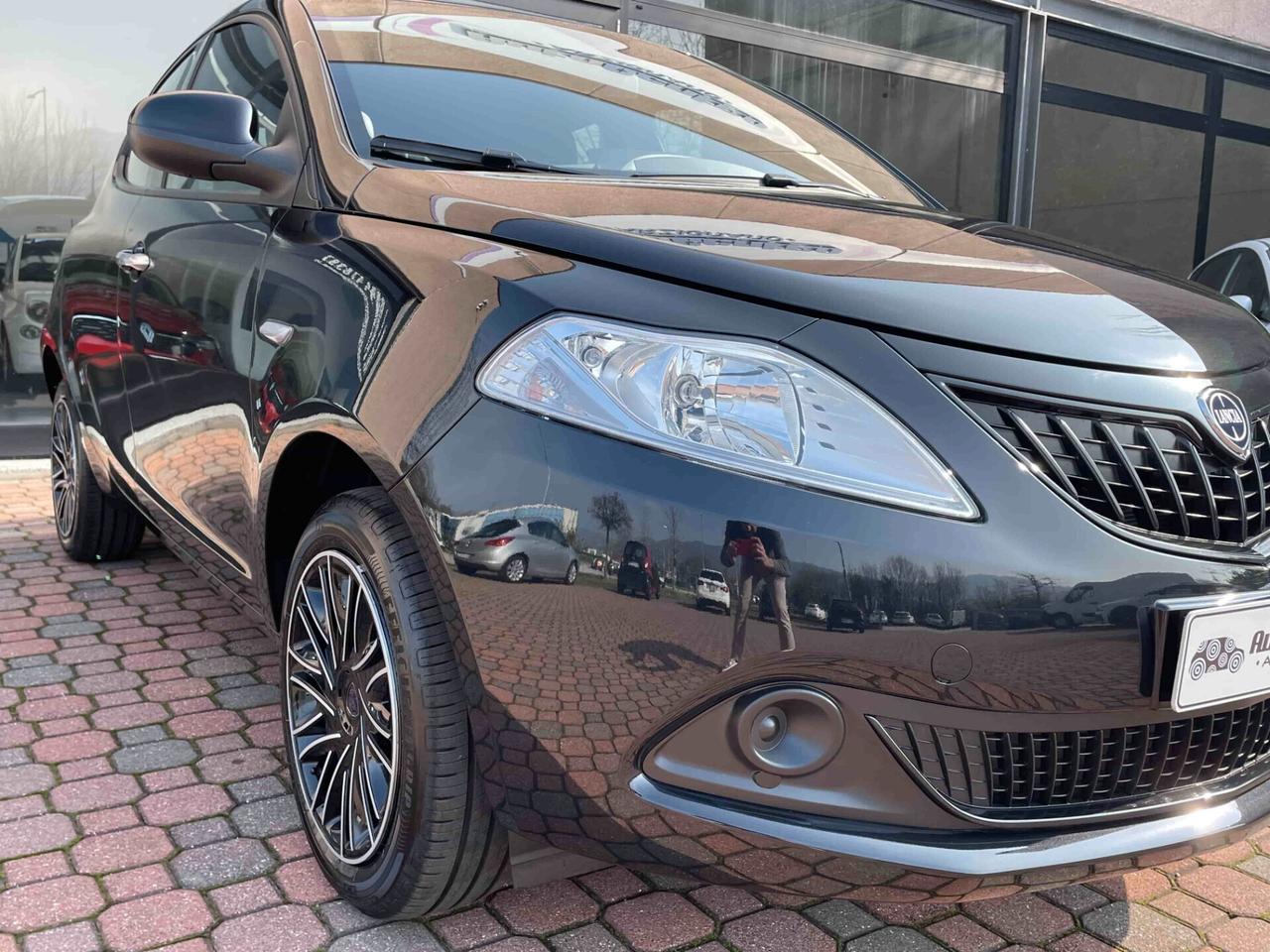 Lancia Ypsilon 1.0 FireFly 5 porte S&S Hybrid Oro