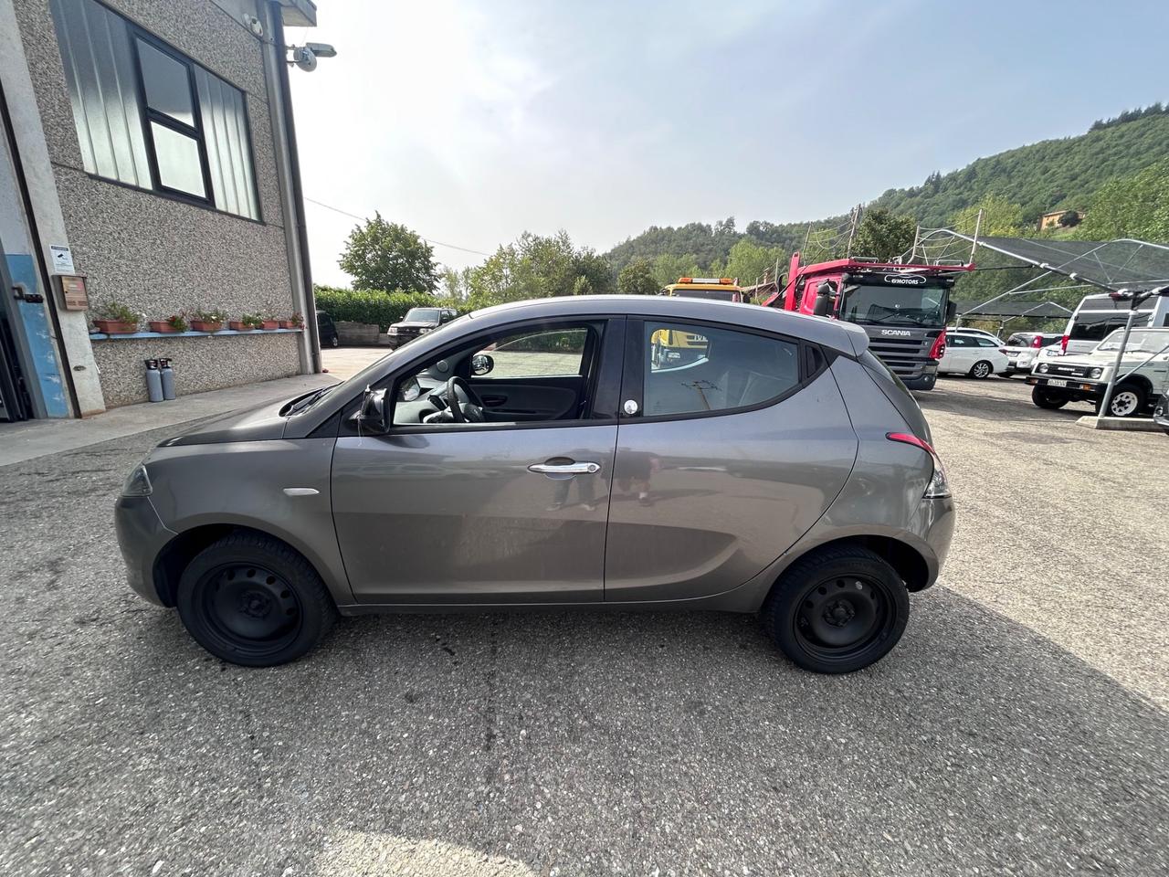 Lancia Ypsilon 0.9 TwinAir 85 CV 5 porte Metano Ecochic Gold