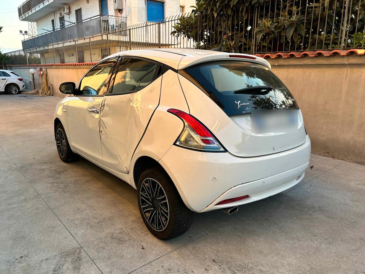 Lancia Ypsilon 1.0 Hybrid - 2021 Incidentata