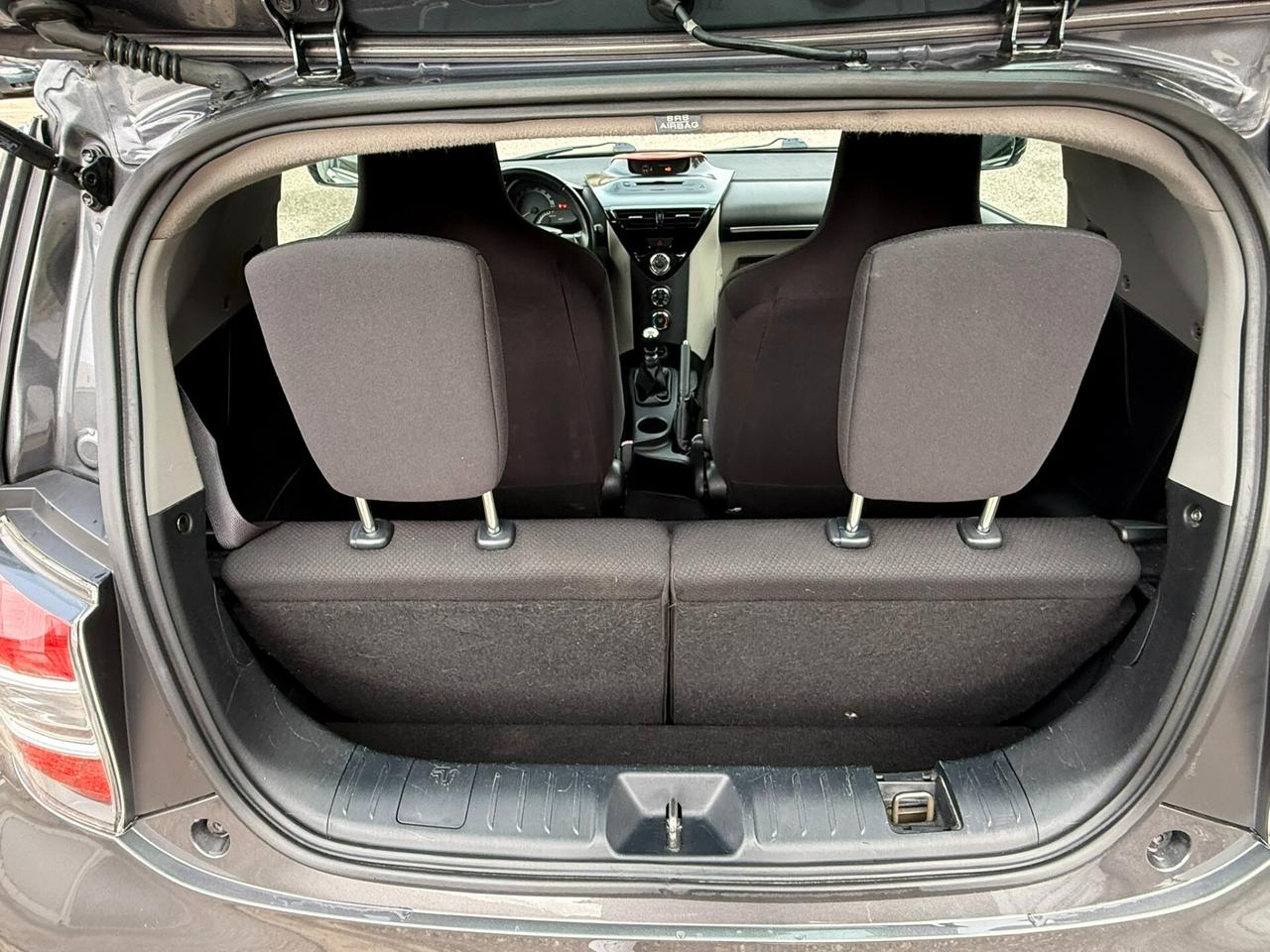 Toyota iQ 1.0 Lounge 4 Posti