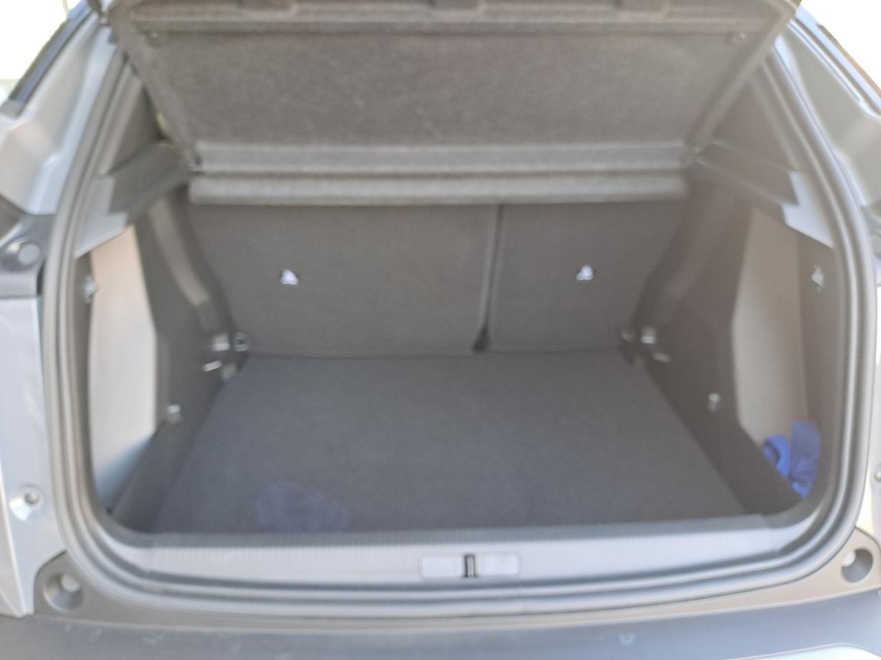 PEUGEOT 2008 Allure Hybrid 145 e-DCS6