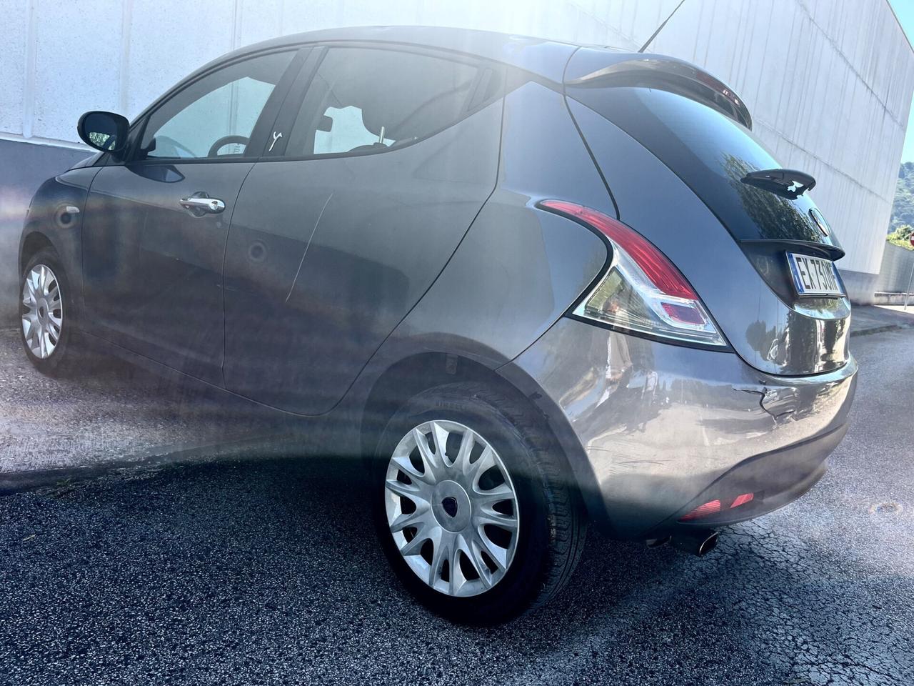 Lancia Ypsilon 1.2 69 CV 5 porte Platinum