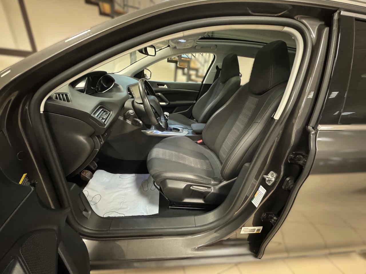 Peugeot 308 BlueHDi 130 S&S SW Allure