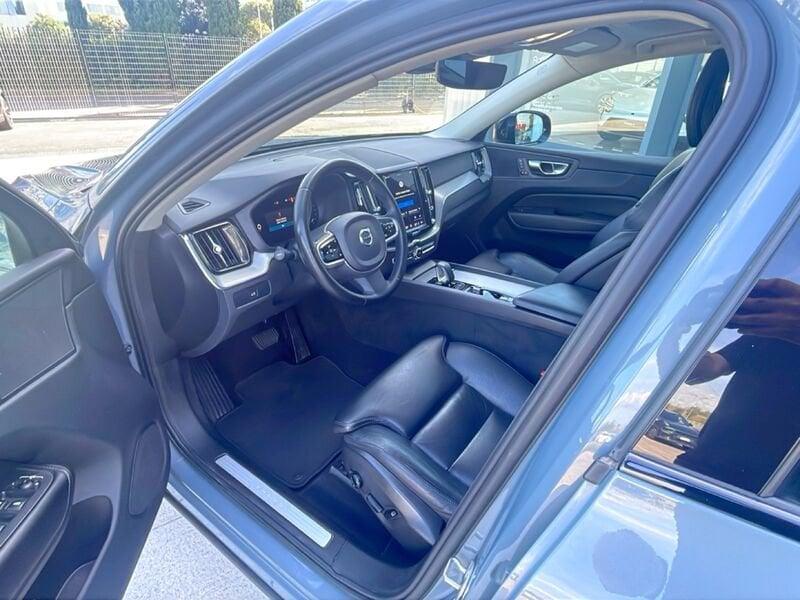 Volvo XC60 B4 D AWD automatico Plus Dark