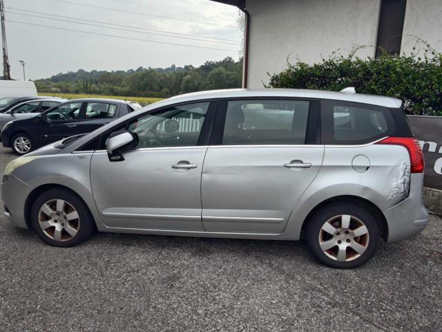 PEUGEOT 5008 1.6 HDi 112CV AUT. Féline