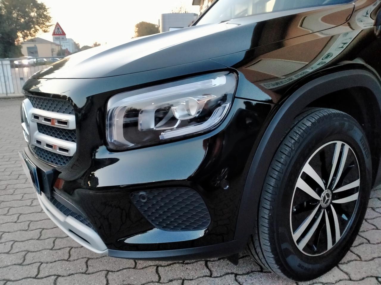 Mercedes-Benz GLB 180 D BUSINESS EXTRA 8MLED/SEDILI SPORT/DISPLAY MAXI