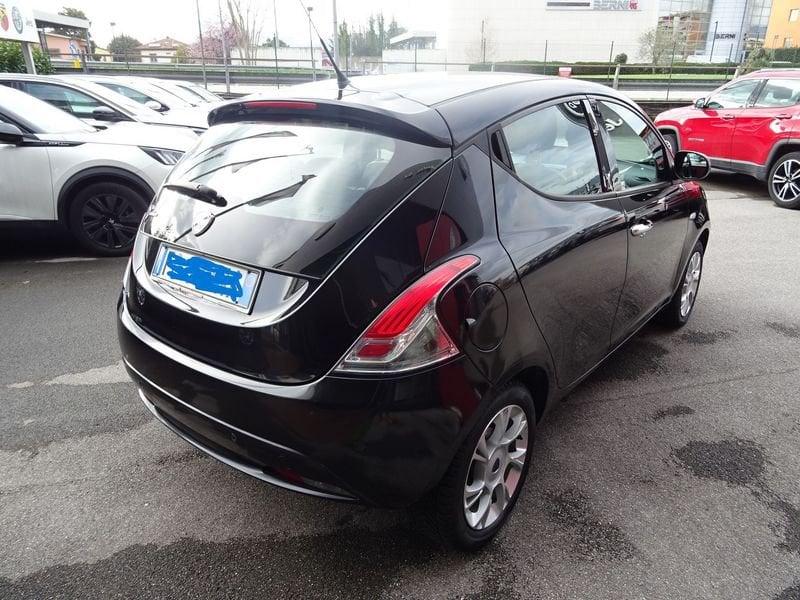 Lancia Ypsilon 1.2 69 CV 5 porte Gold