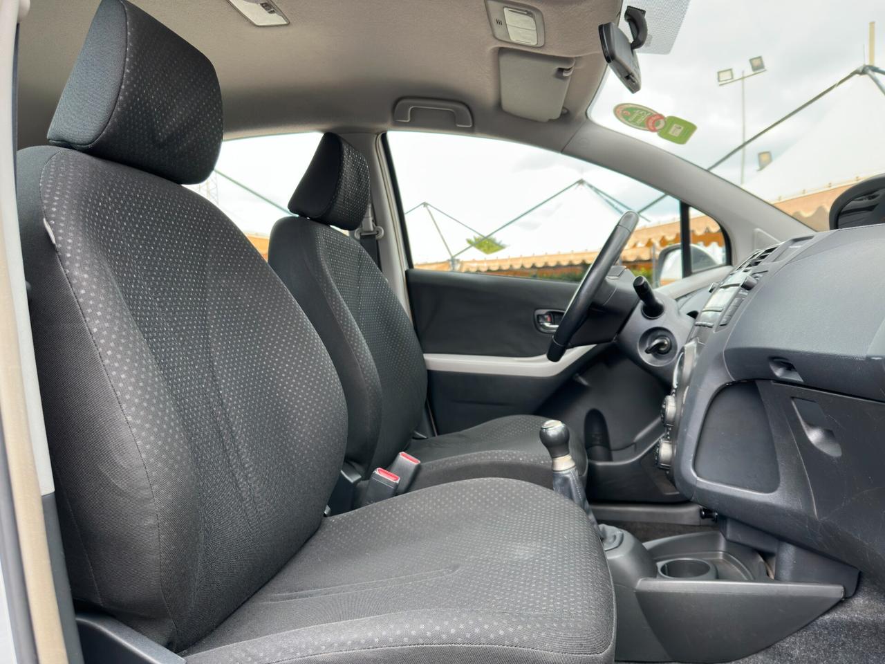 TOYOTA Yaris 1.0 5 porte Sol