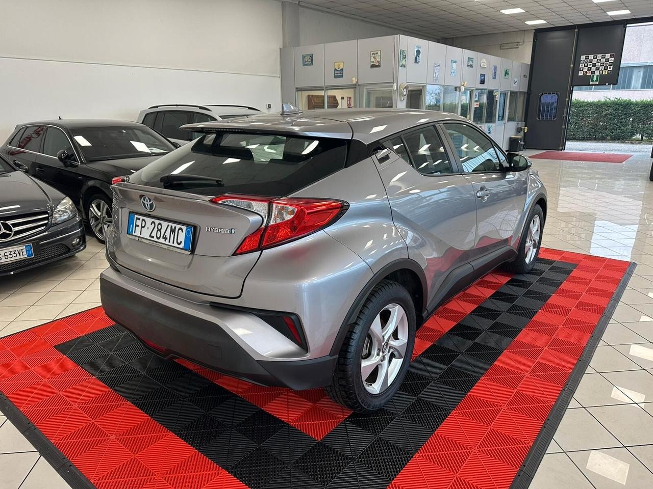 Toyota C-HR 1.8 Hybrid E-CVT Business