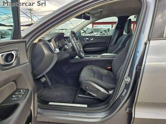 VOLVO XC60 XC60 2.0 b4 Momentum Business awd auto -GE726SL