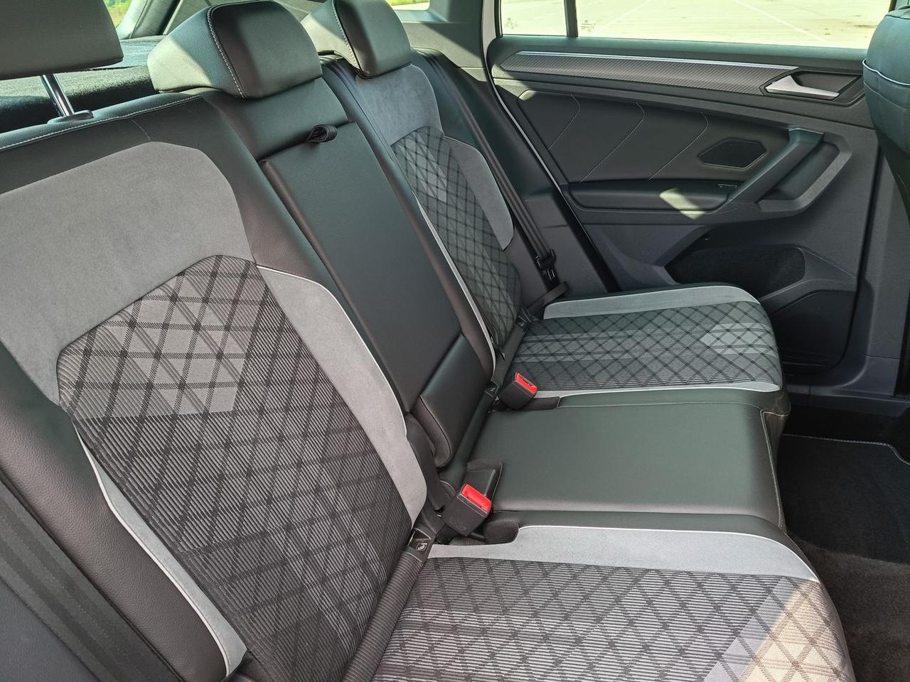 Volkswagen Tiguan R-LINE #50664