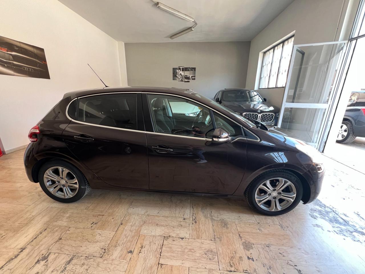Peugeot 208 1.6 e-HDi 115 CV Stop&Start 5 porte Allure