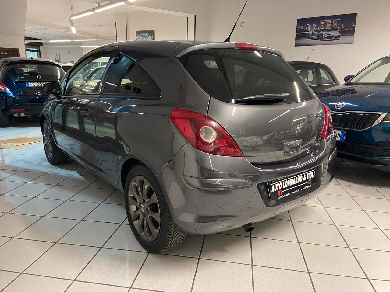 Opel Corsa 1.2 80CV 3 porte GPL-TECH Club - NEOPATENTATI