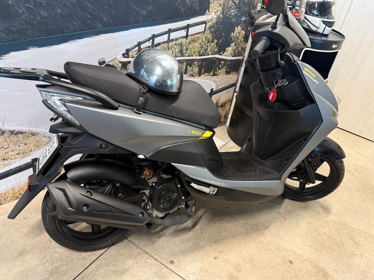 Motron Breezy 50 Scooter