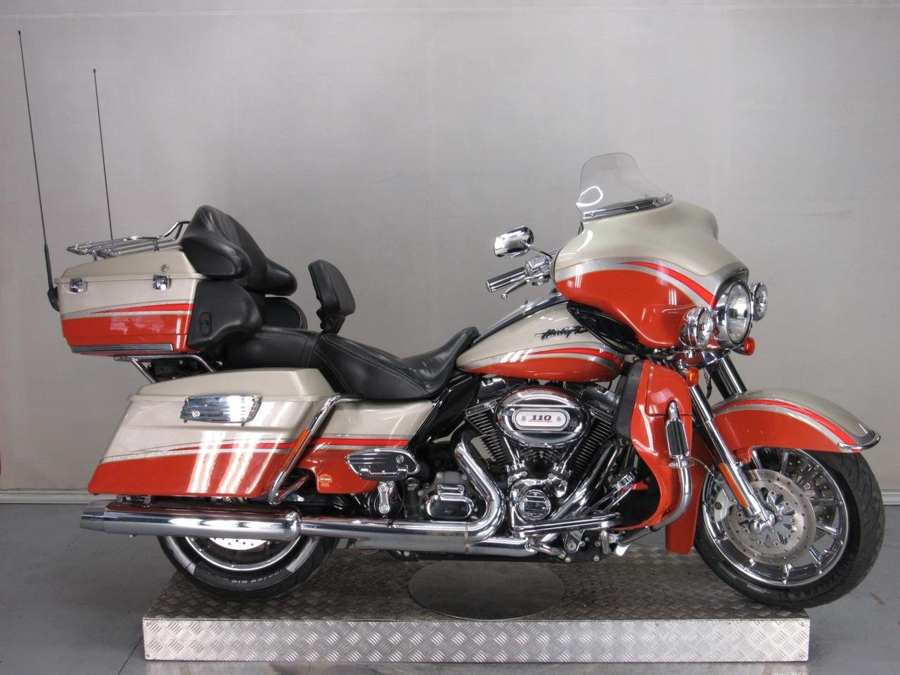 Harley-davidson CVO Ultra Classic Electra Glide SCREAMING EAGLE