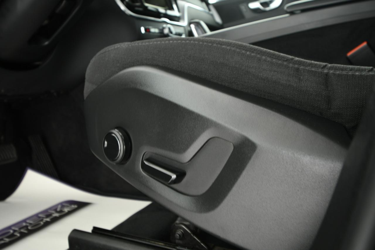 VOLVO XC60 2.0 b4 Momentum Pro awd auto CAMERA+APP CONNECT