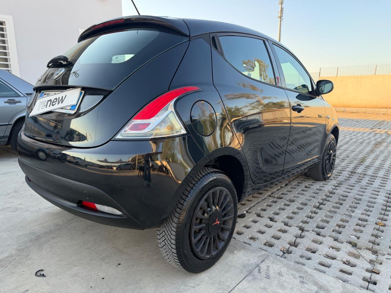 Lancia Ypsilon 0.9 TwinAir 85 CV 5 porte Metano Ecochic Gold