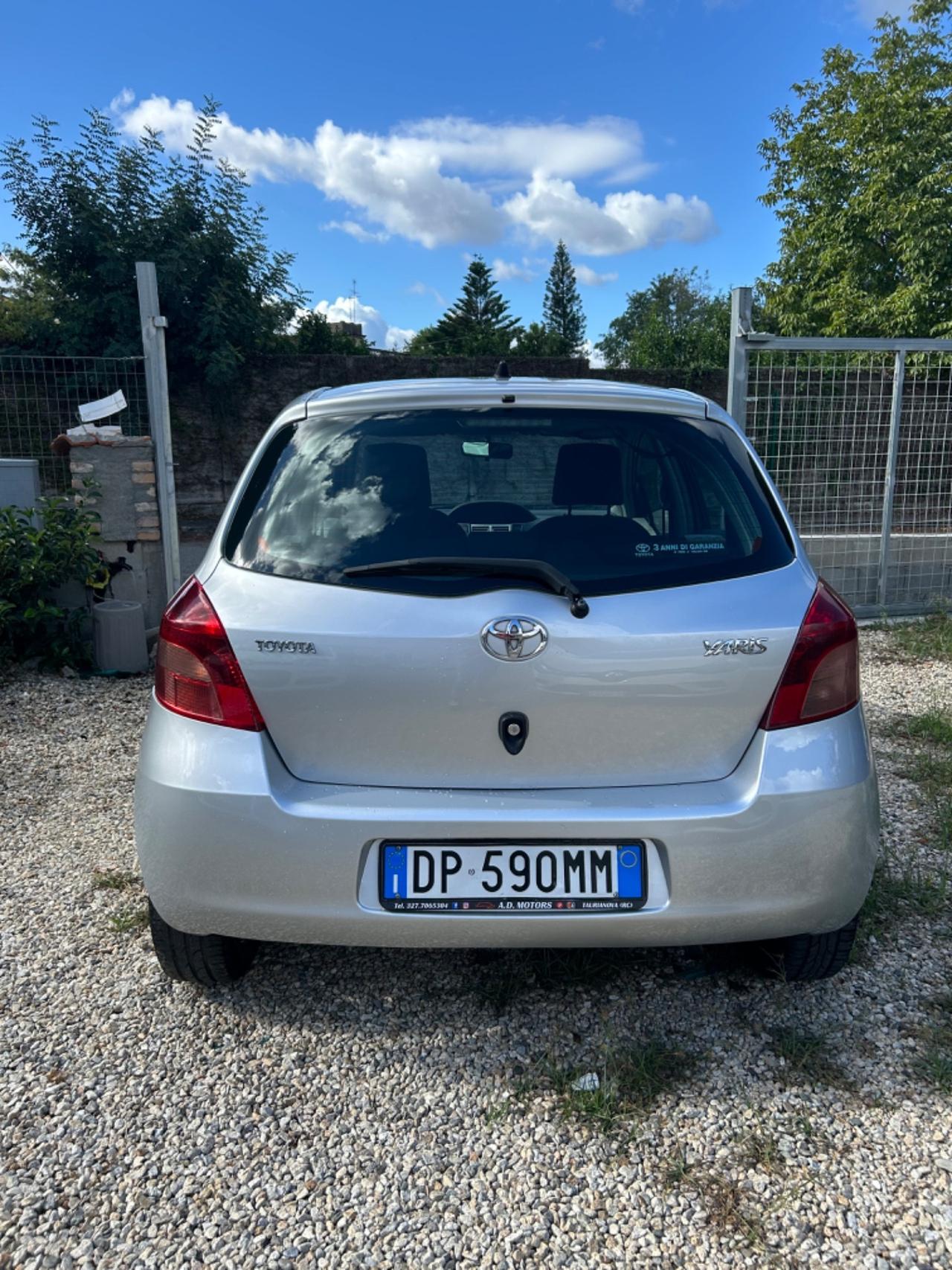 Promo weekend Toyota Yaris 1.0 5 porte Navi 3999 anziché 4500