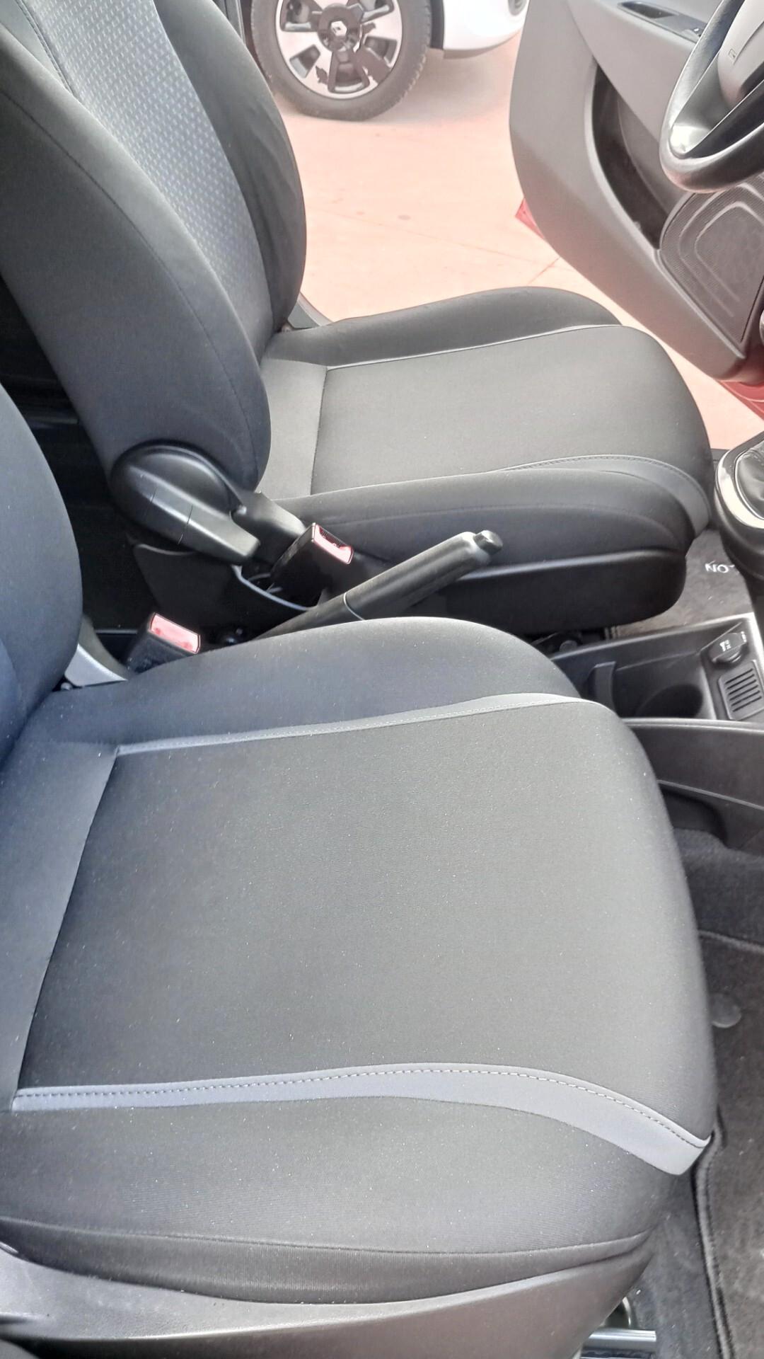 Lancia Ypsilon 1.2 69 CV 5 porte GPL Ecochic Silver