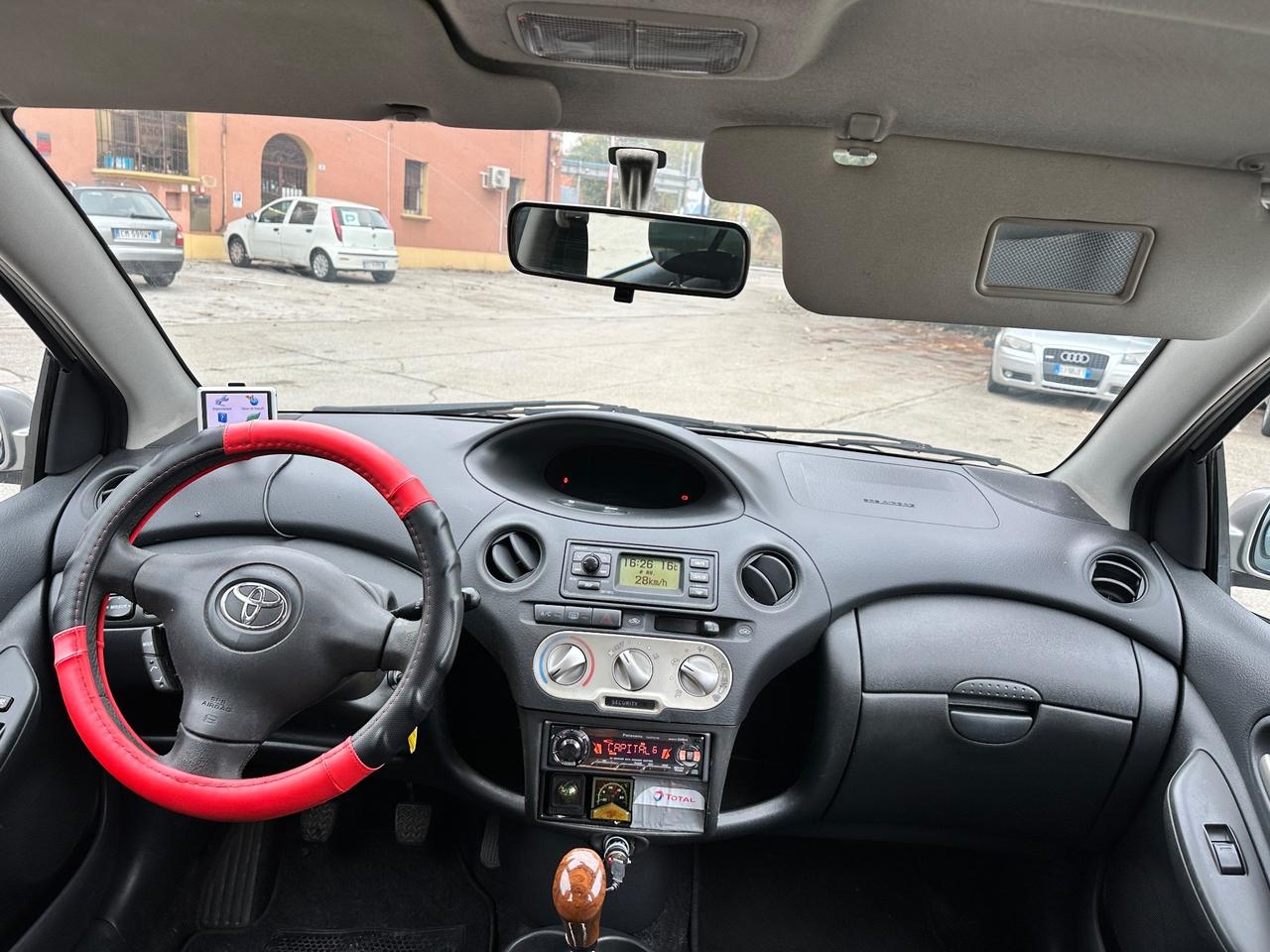 Toyota Yaris 1.0i 16V cat 5 porte Sol