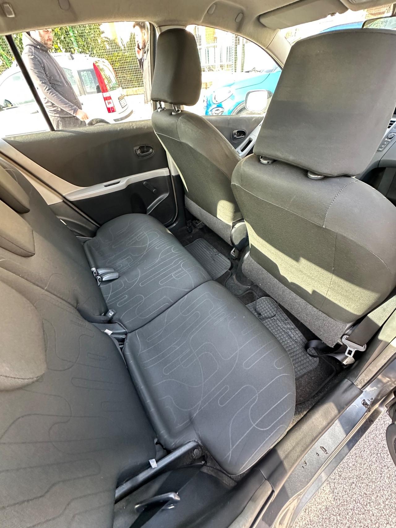 Toyota Yaris 1.0 5 porte Luxury pack