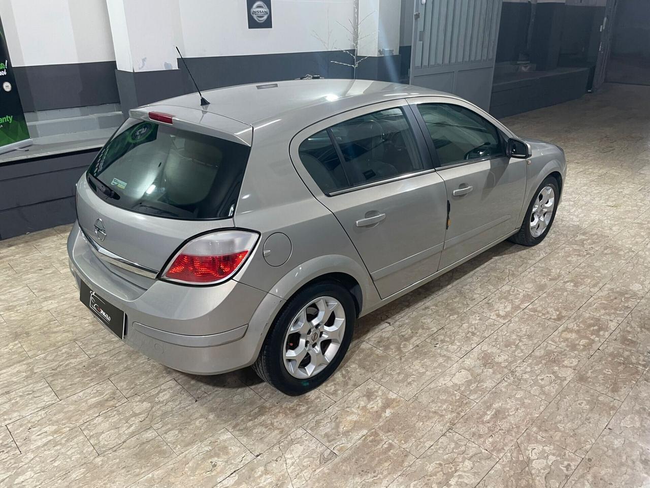 Opel Astra 1.4 16V Twinport 5 porte Enjoy