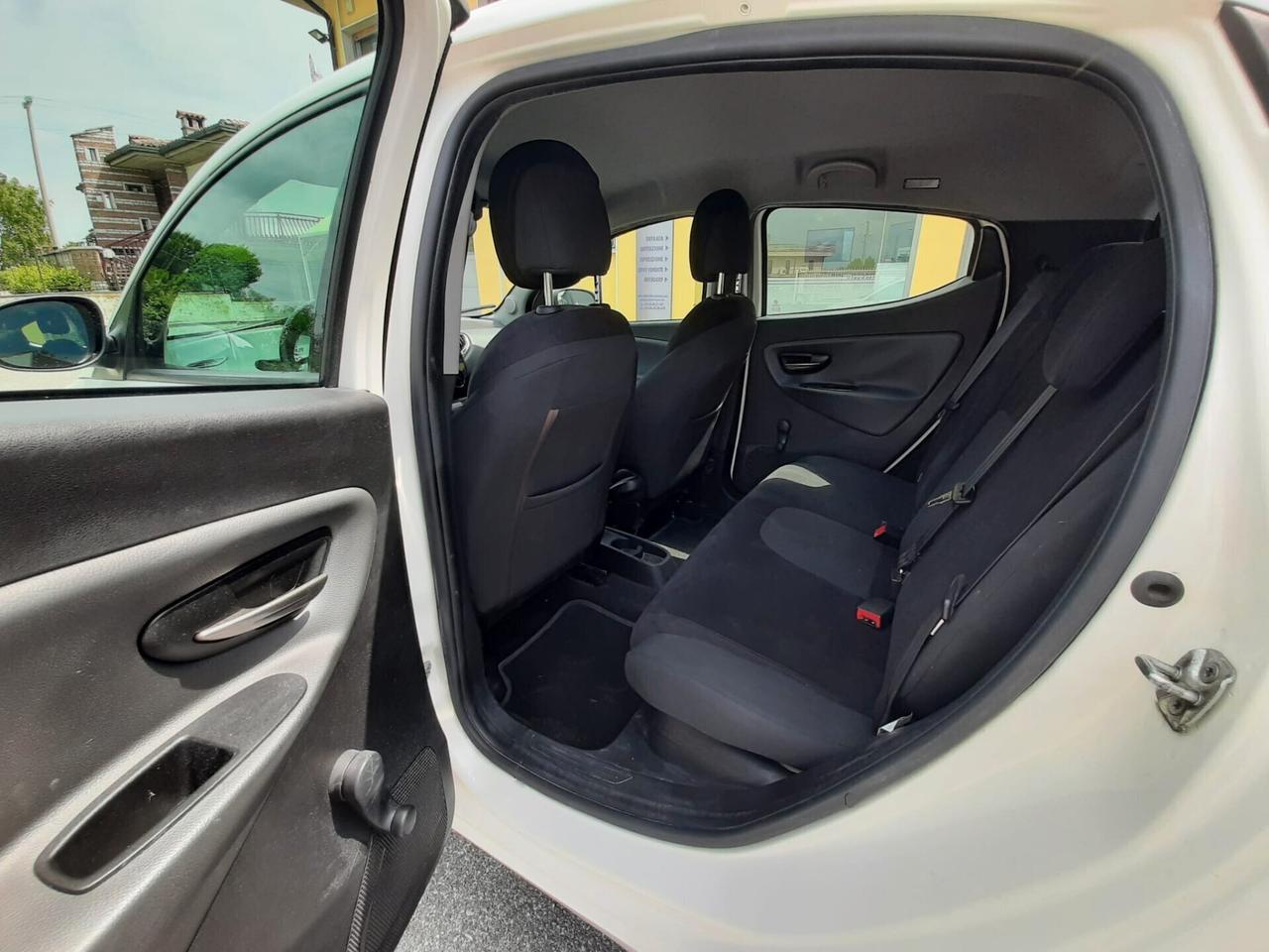 Lancia Ypsilon Benzina cc. 1.242 - 5 Porte 5 Posti UTILIZZABILE ANCHE PER I NEOPATENTATI.