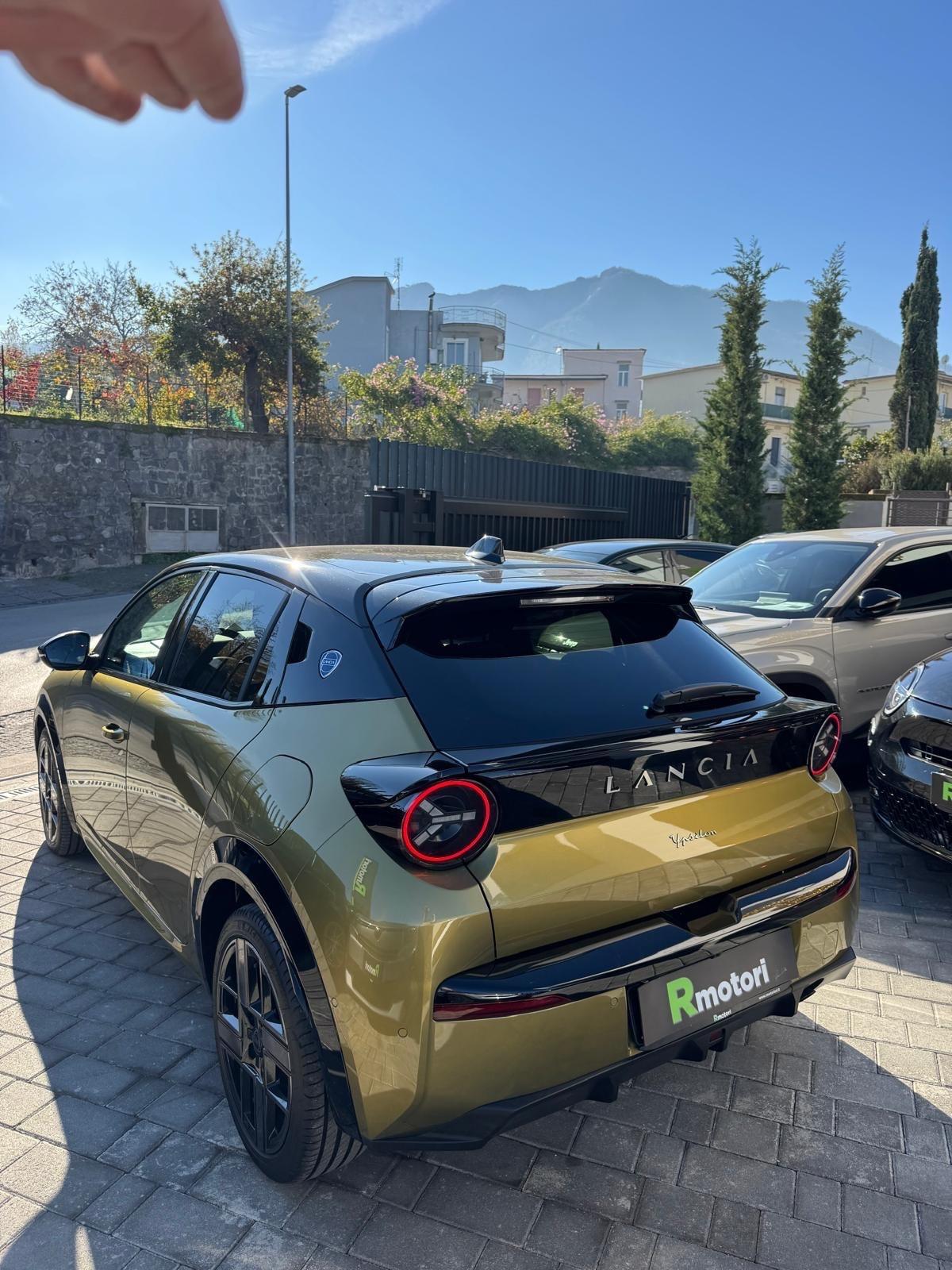 Lancia Ypsilon Hybrid e-DCT LX