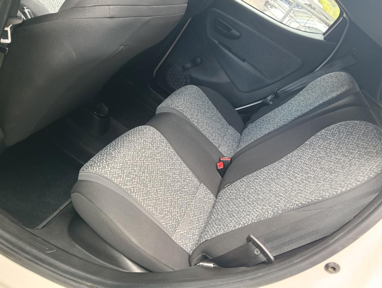 Lancia Ypsilon 1.0 FireFly 5 porte S&S Hybrid Silver