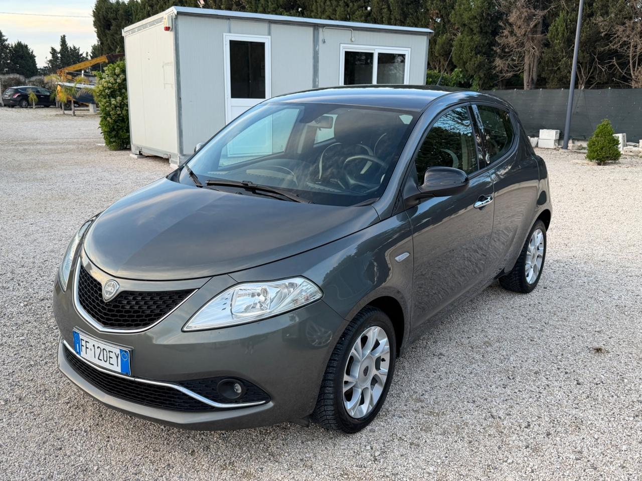 Lancia Ypsilon 1.2 69 CV 5 porte GPL Ecochic Gold