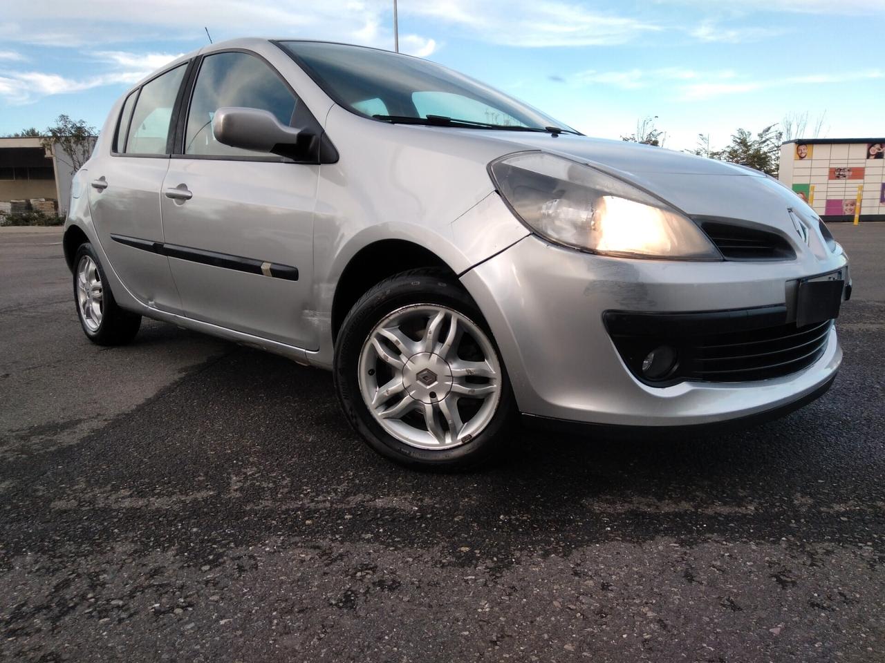Renault Clio 1.2 16V 75cv 5 porte Luxe x neopatentati