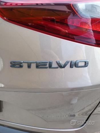 ALFA ROMEO Stelvio 2.0 Turbo 280 CV AT8 Q4 B-Tec