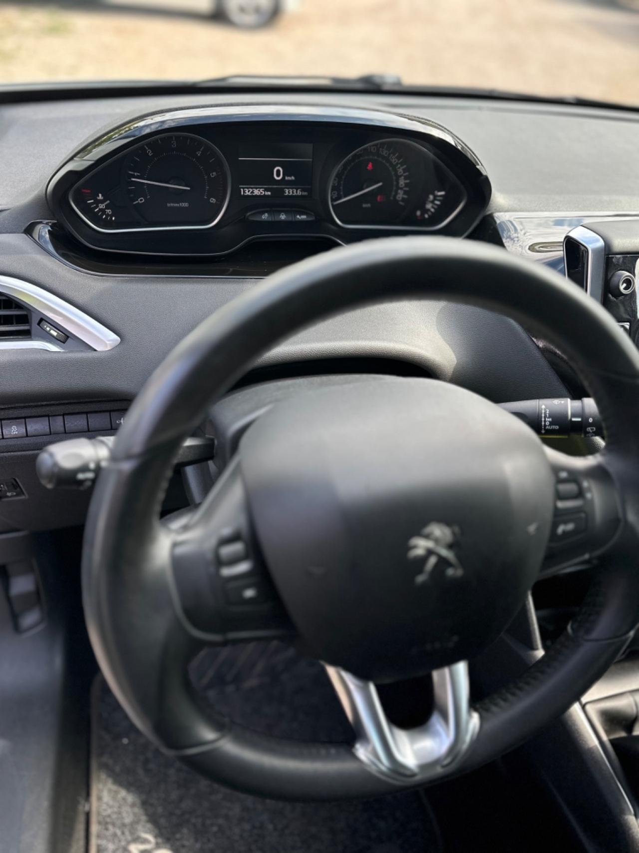 Peugeot 208 1.4 HDi 68 CV 5P ALLURE NEOPAT KMCERT
