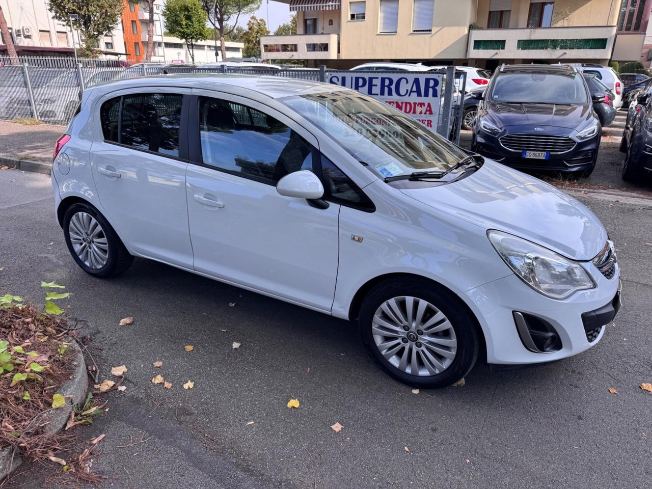 Opel Corsa 1.2 5 porte neopaten garanzia12 mesi