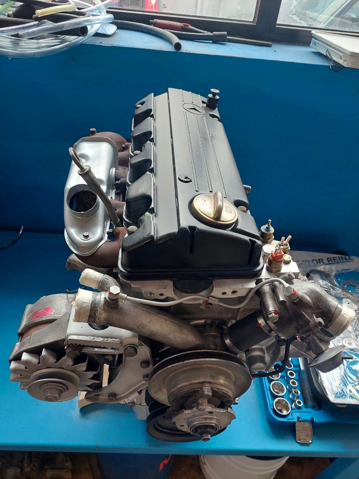 Mercedes-Benz 200 -Benzina