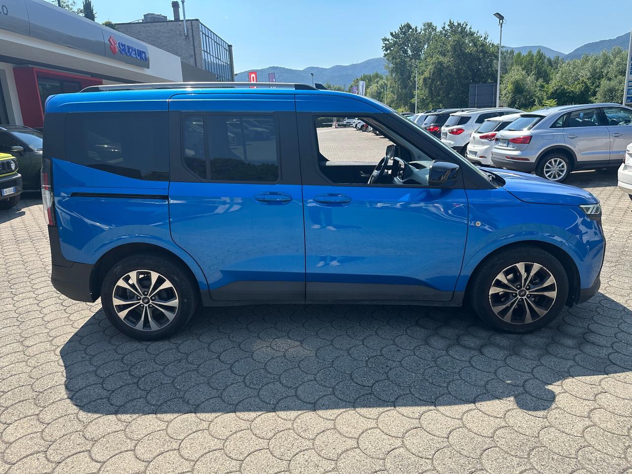 Ford Tourneo Courier 1.0 EcoBoost Titanium