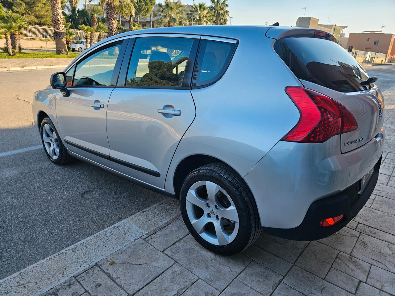PEUGEOT 3008 1.6 HDI 115CV BUSINESS AUTO