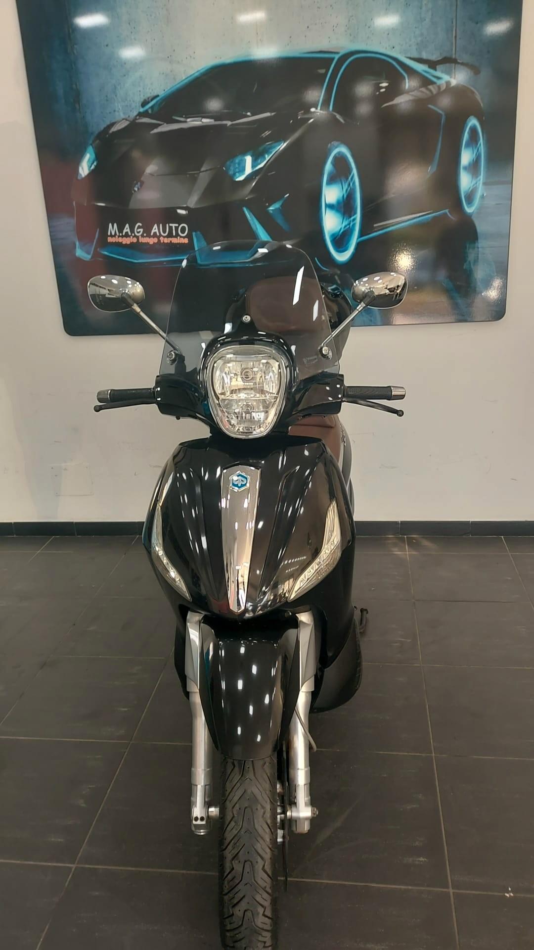 Piaggio Beverly 300 BASE