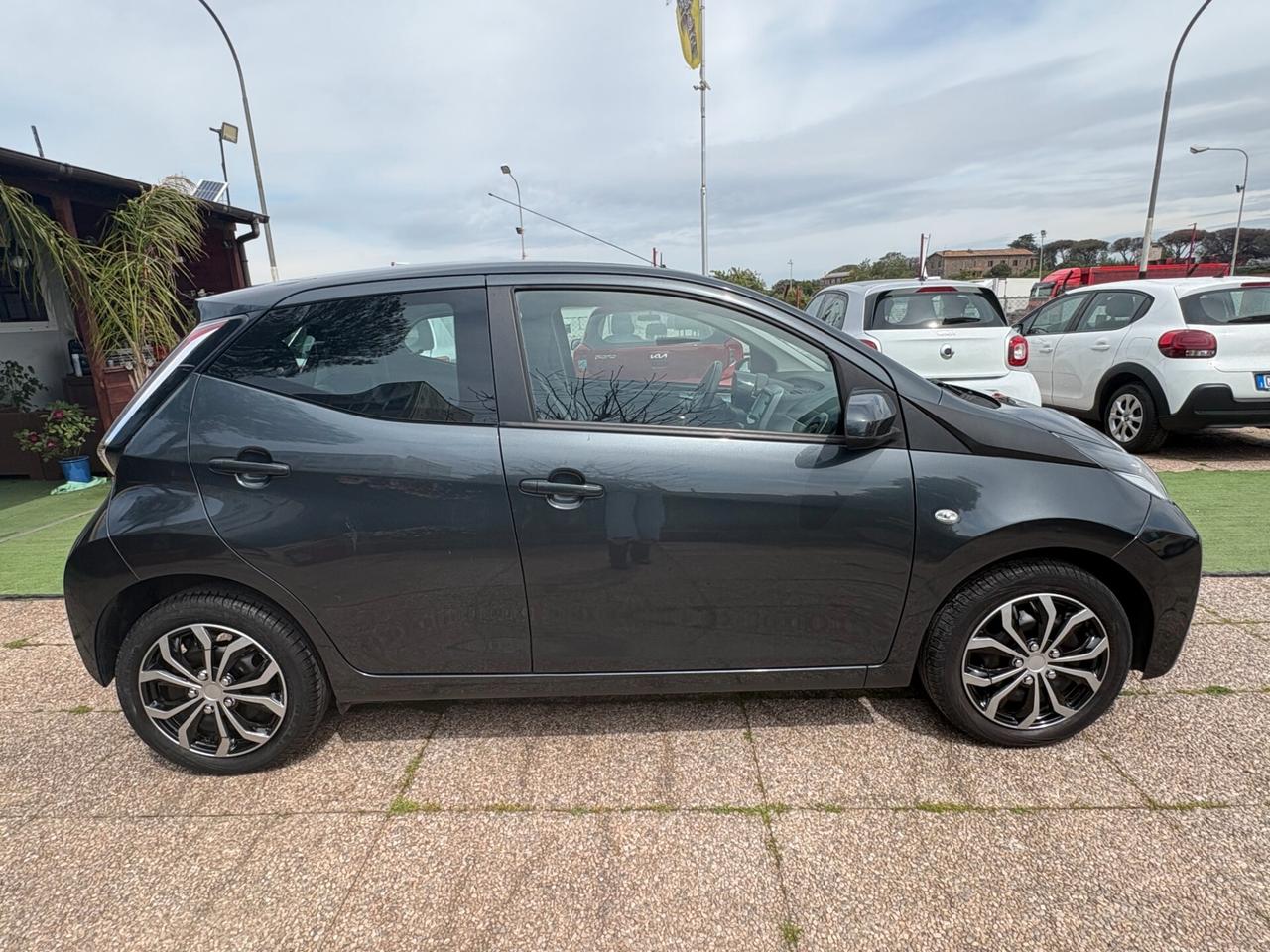 Toyota Aygo 1.0 VVT-i 69 CV 5 porte x-business