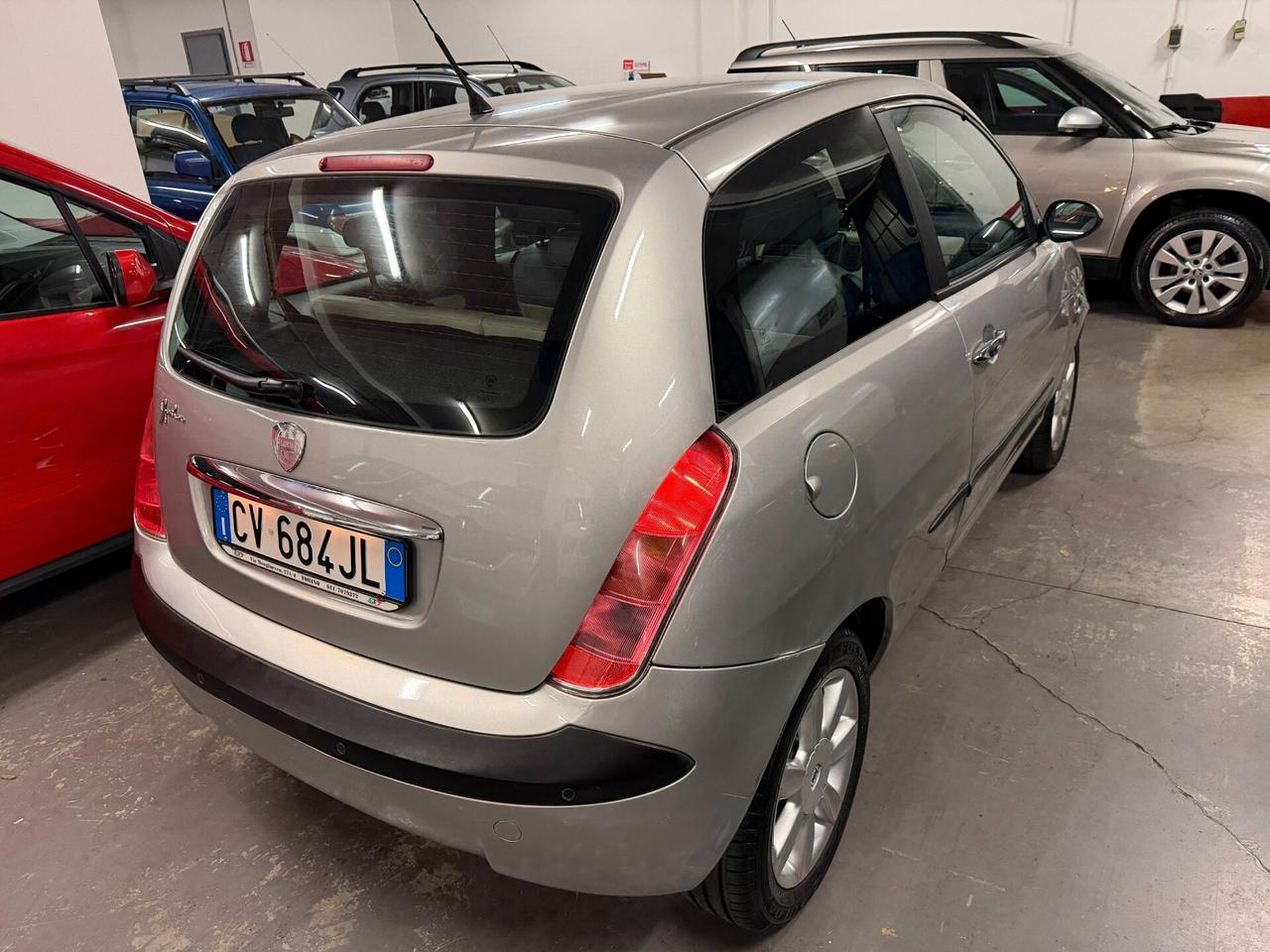 Lancia Ypsilon 1.2 16V Platino