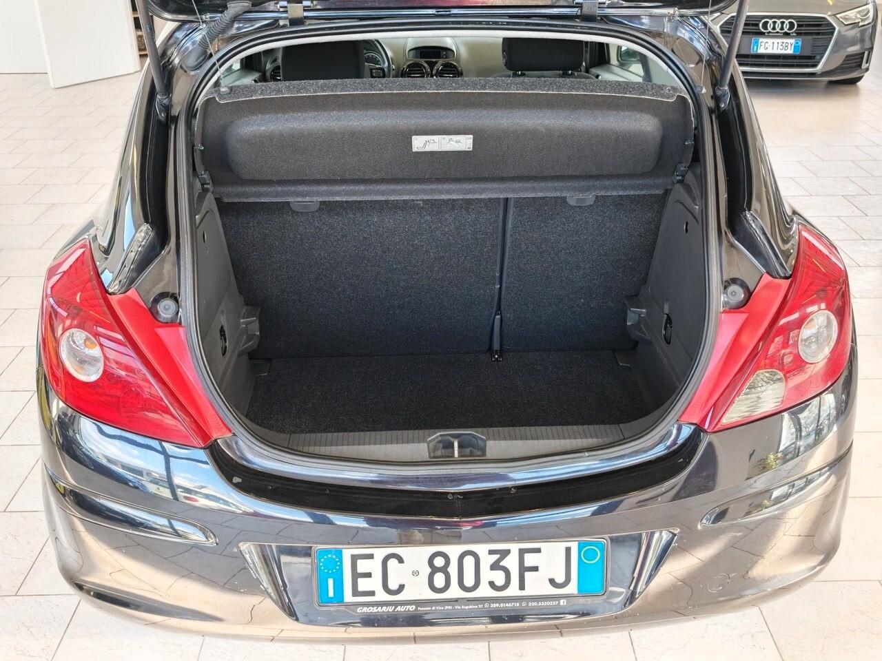Opel Corsa 1.2 3 porte Club