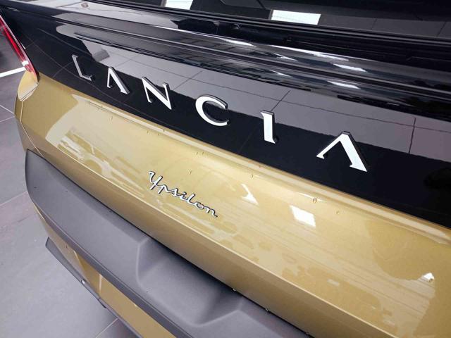 LANCIA Ypsilon Hybrid e-DCT