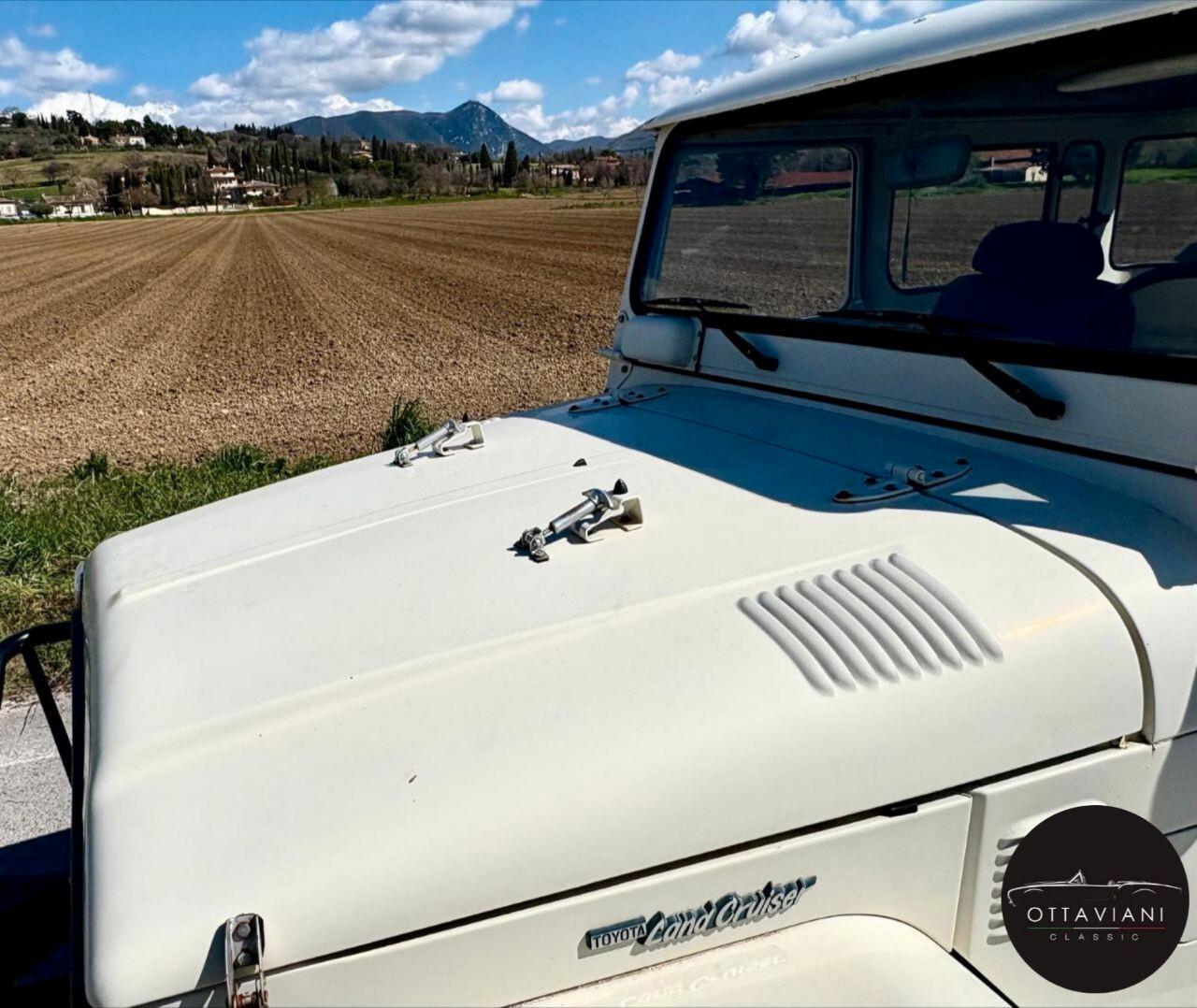 Toyota Land Cruiser BJ40 Trasformabile con centina